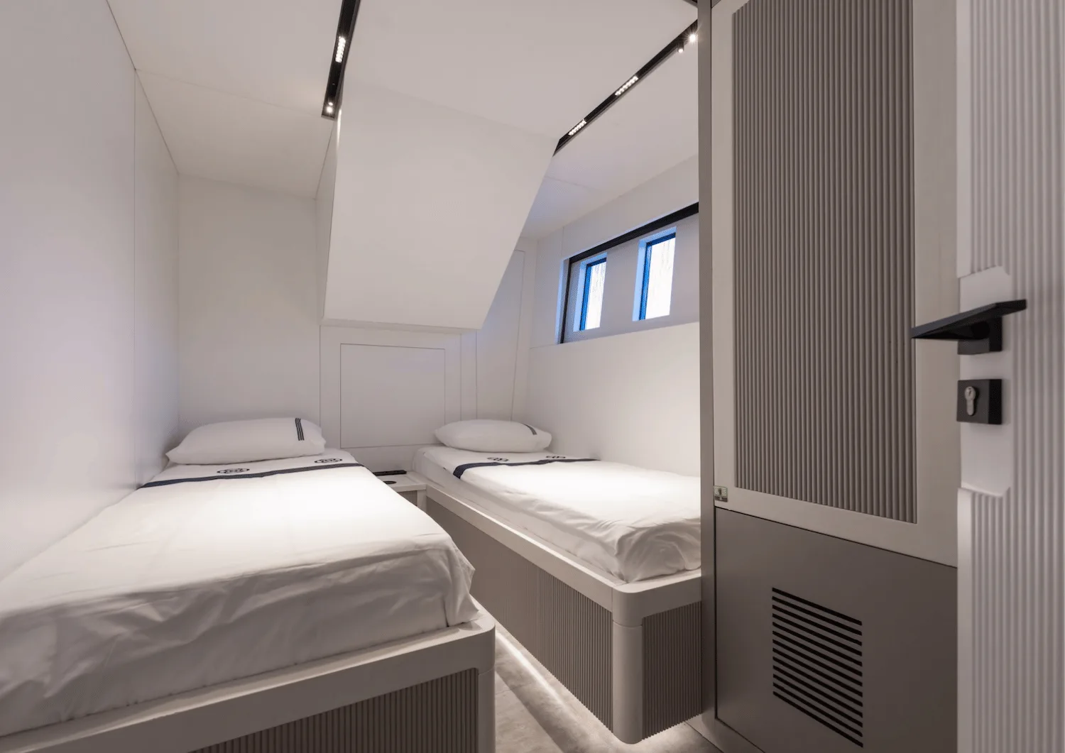 MOM-MY28 Motoryat interior - Photo 14